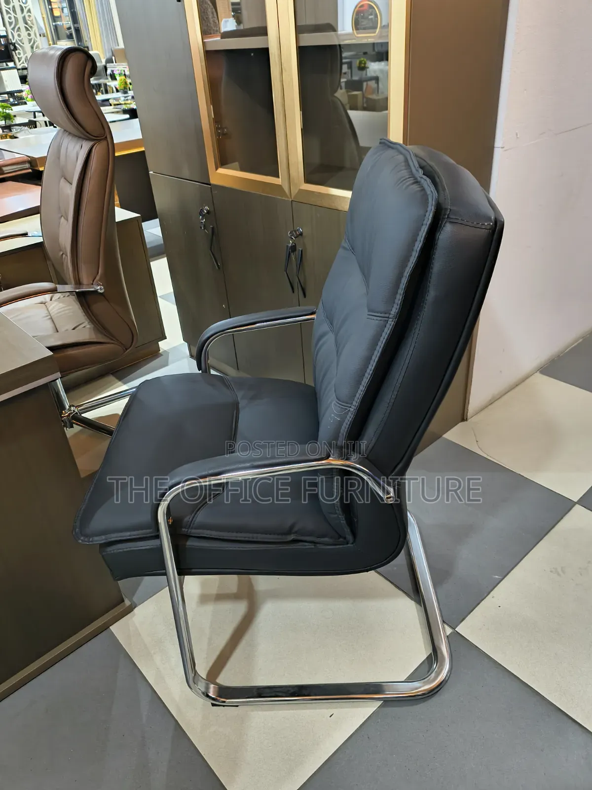 Executive Visitors Chair (Leather)