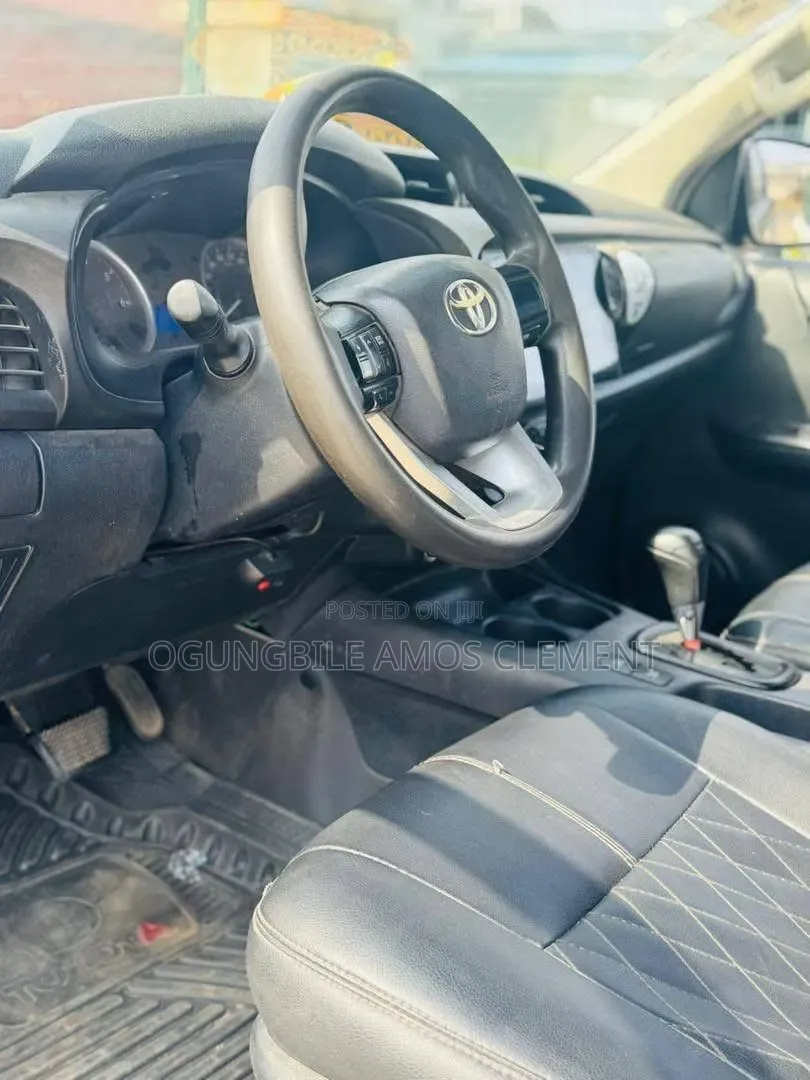 Toyota Hilux 2010 Black
