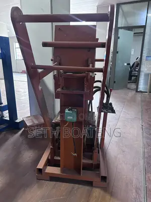 Hydraulic Clay and Bricks Making Machine for Quick Sale