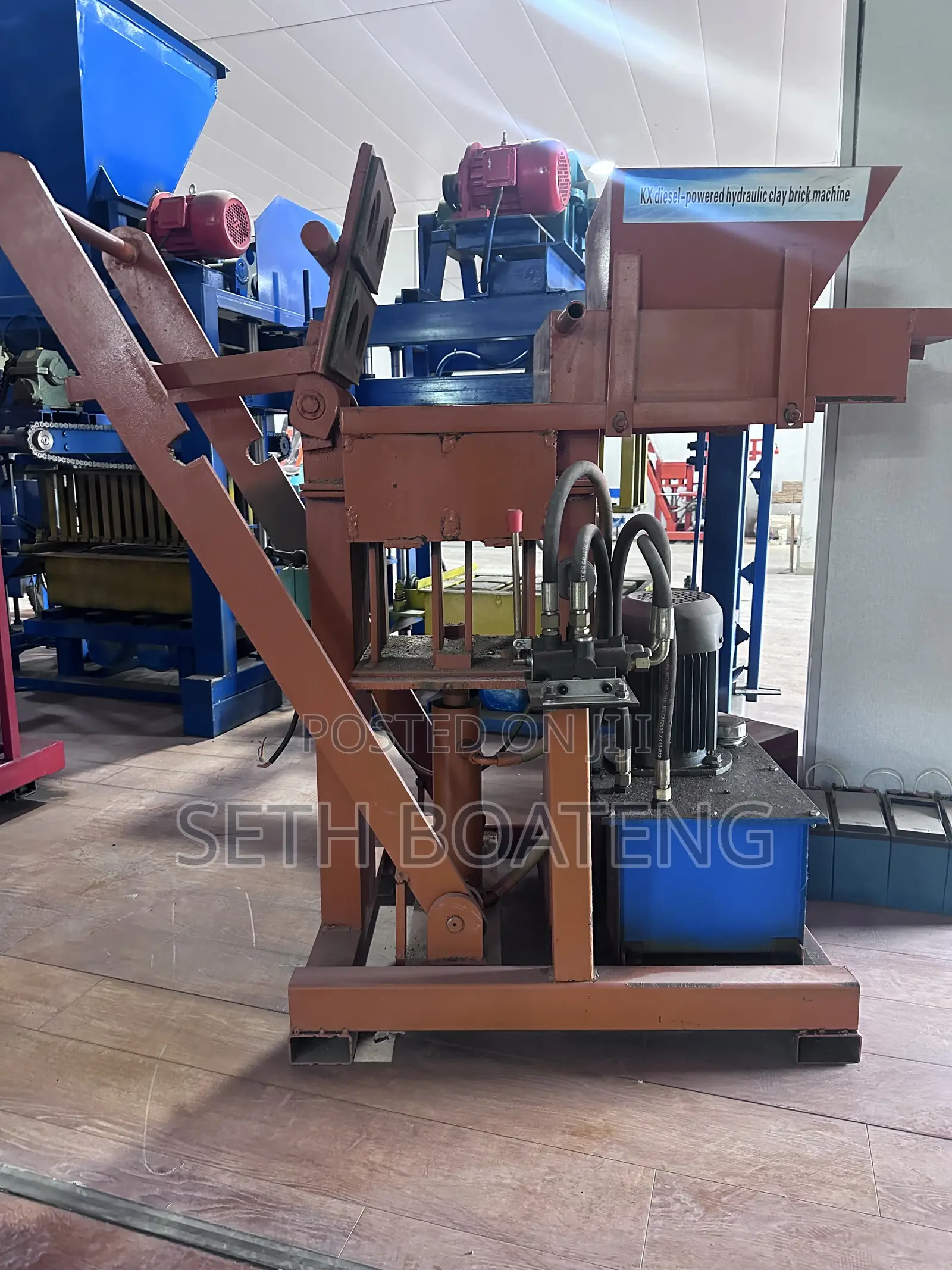Hydraulic Clay and Bricks Making Machine for Quick Sale