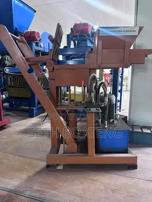 Hydraulic Clay and Bricks Making Machine for Quick Sale