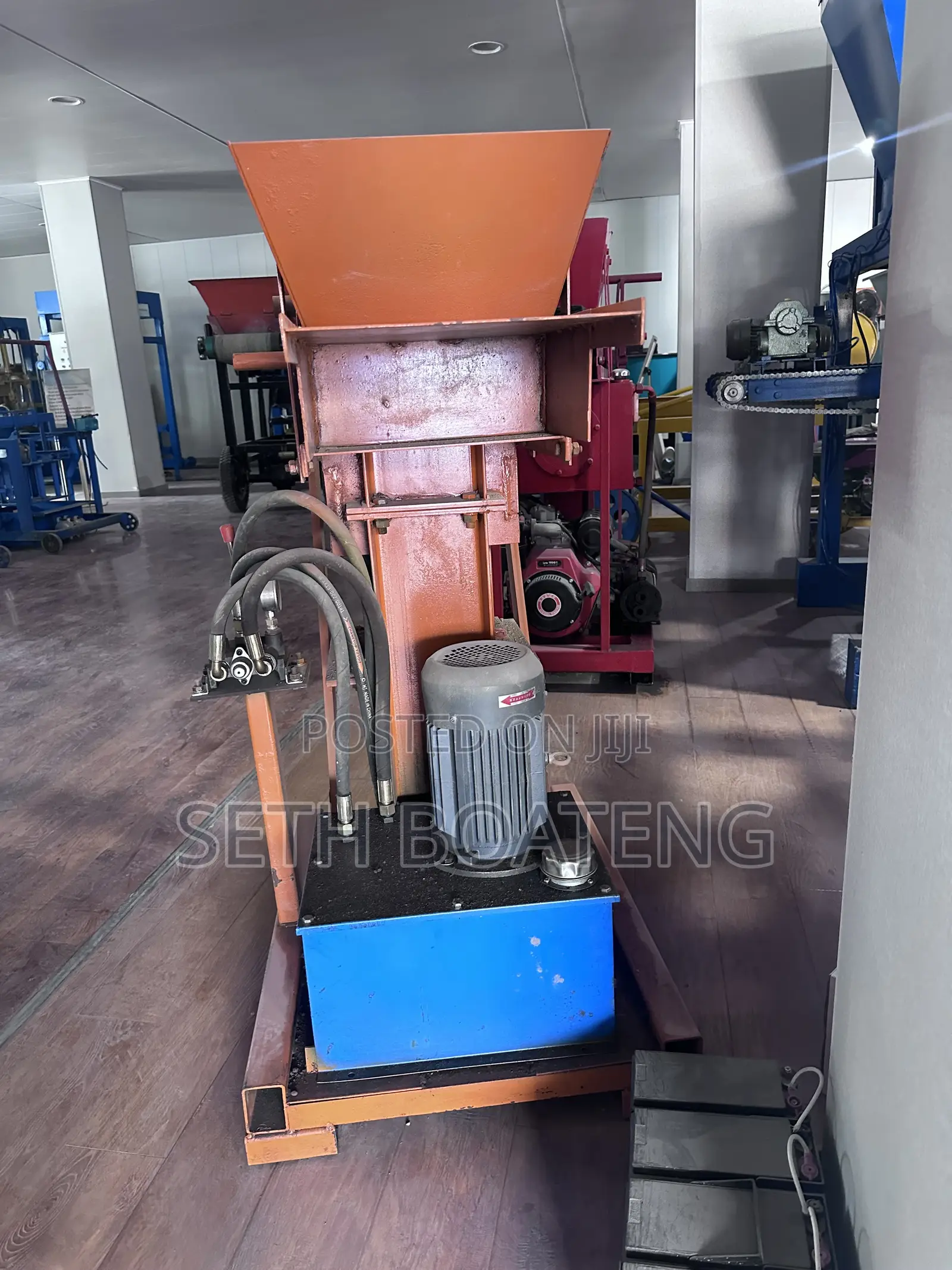 Hydraulic Clay and Bricks Making Machine for Quick Sale