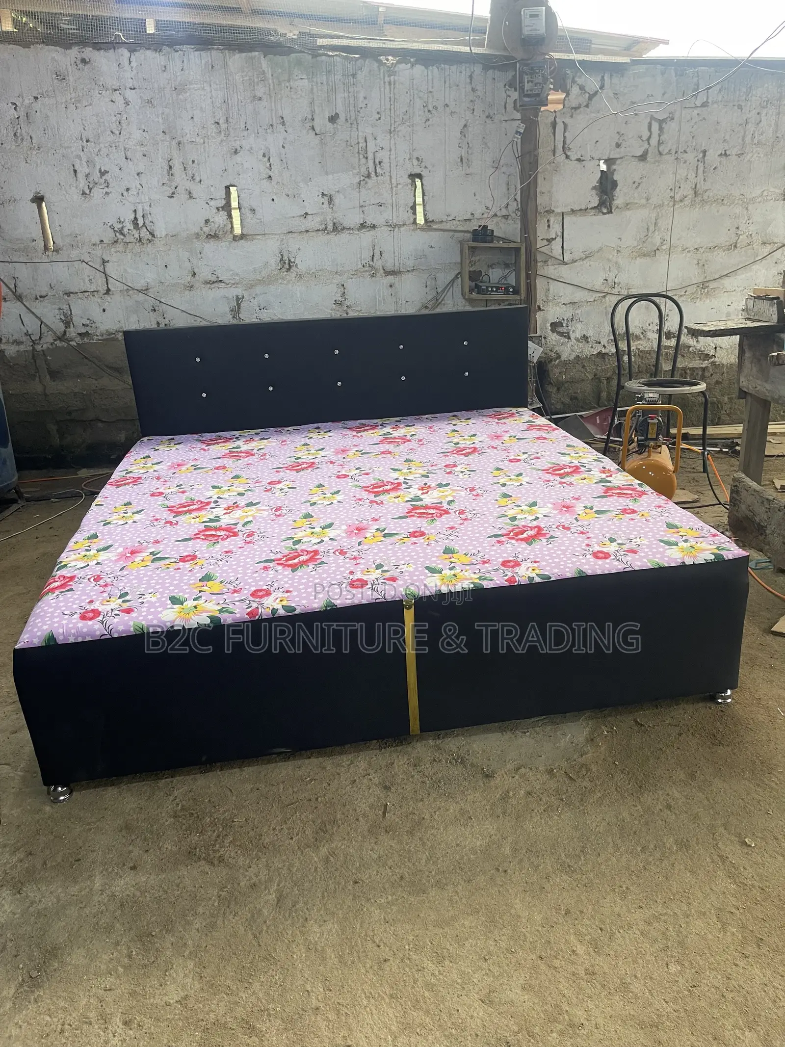 Adepa Queen Size Bed