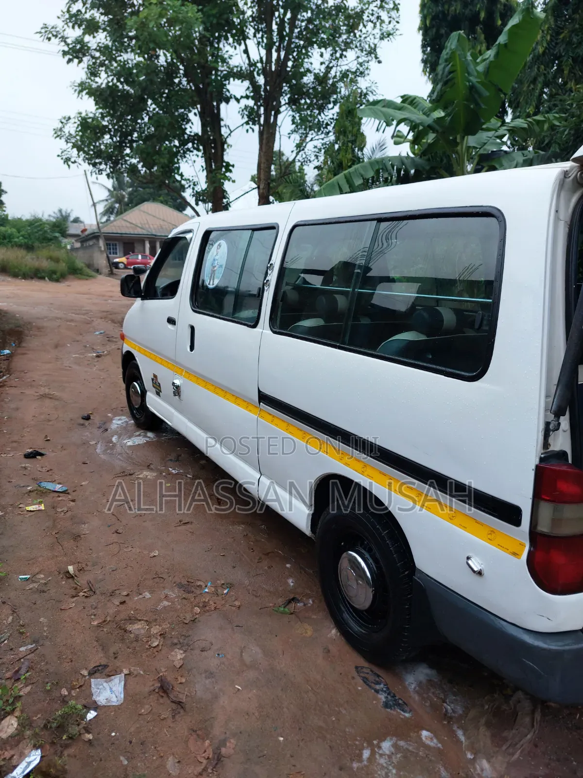 Toyota HiAce 220 2007 Red