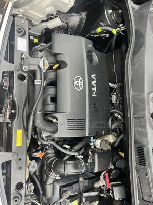Toyota Sienta 1.5 FWD 2013 Burgundy