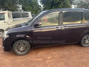 Toyota Sienta 1.5 FWD 2013 Burgundy