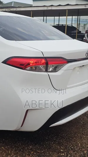 Toyota Corolla LE 2022 White