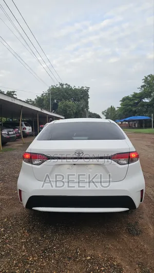 Toyota Corolla LE 2022 White