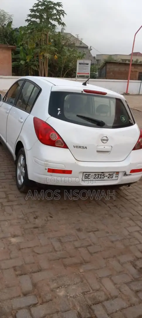 Nissan Versa 1.8 S Hatch 2008 White