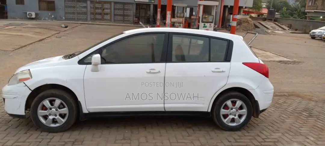 Nissan Versa 1.8 S Hatch 2008 White