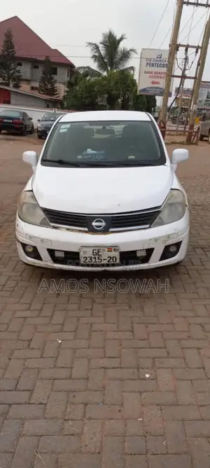Nissan Versa 1.8 S Hatch 2008 White