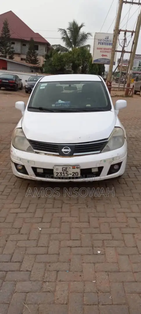 Nissan Versa 1.8 S Hatch 2008 White
