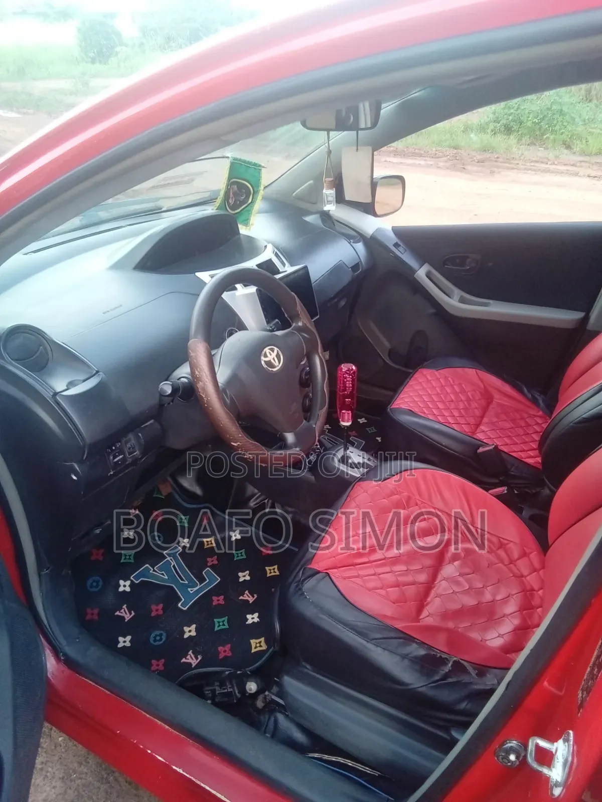 Toyota Vitz 1.3 AWD 5dr 2010 Red
