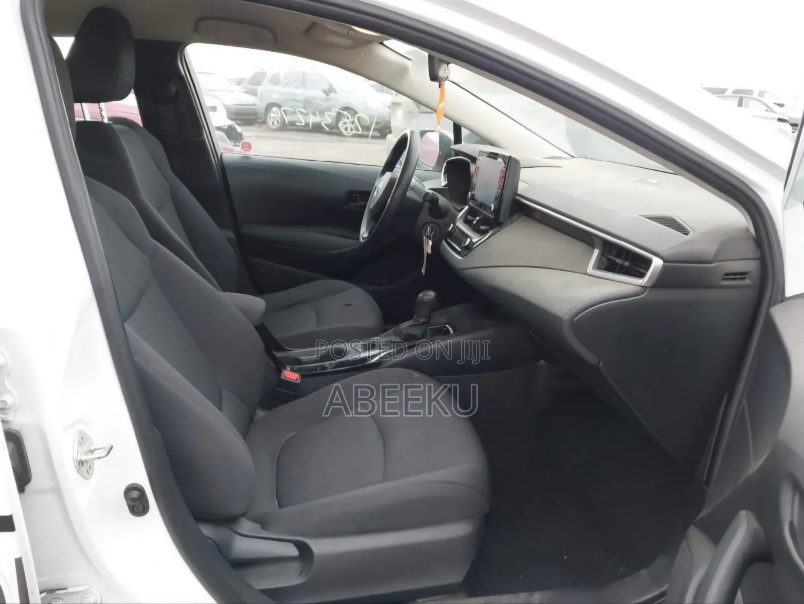 Toyota Corolla LE 2022 White