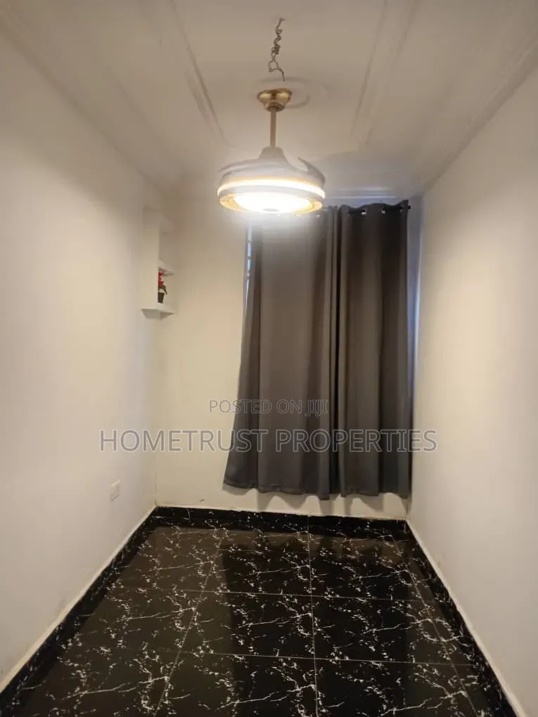 5bdrm Duplex in Amasaman Achiaman for sale