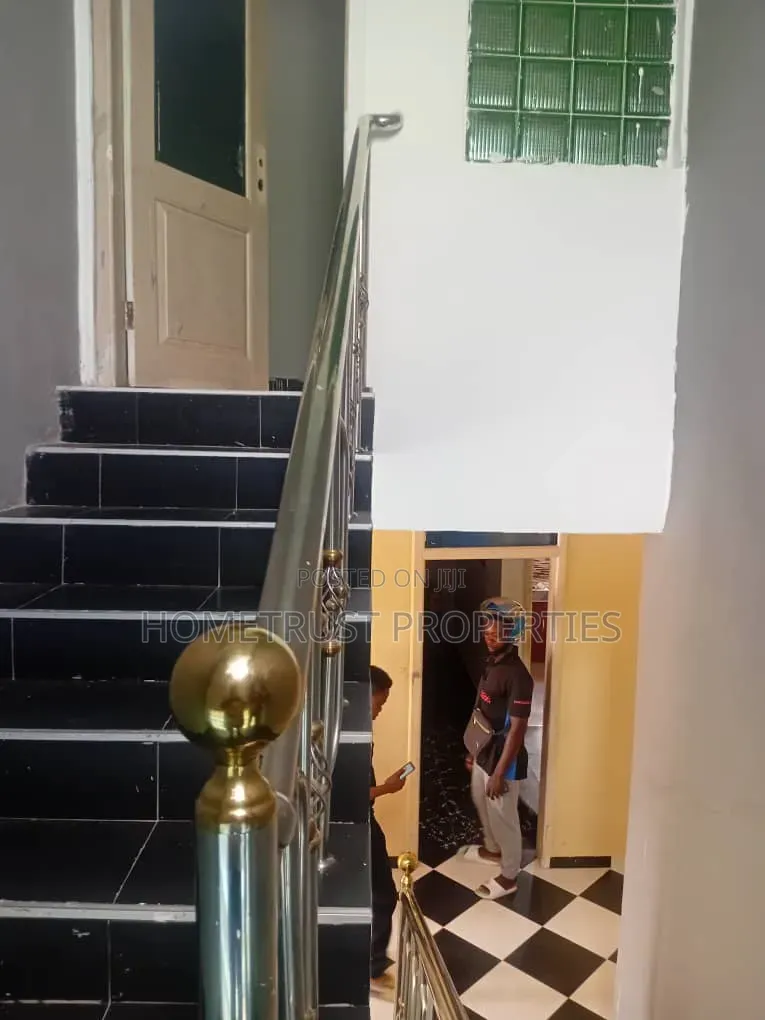 5bdrm Duplex in Amasaman Achiaman for sale
