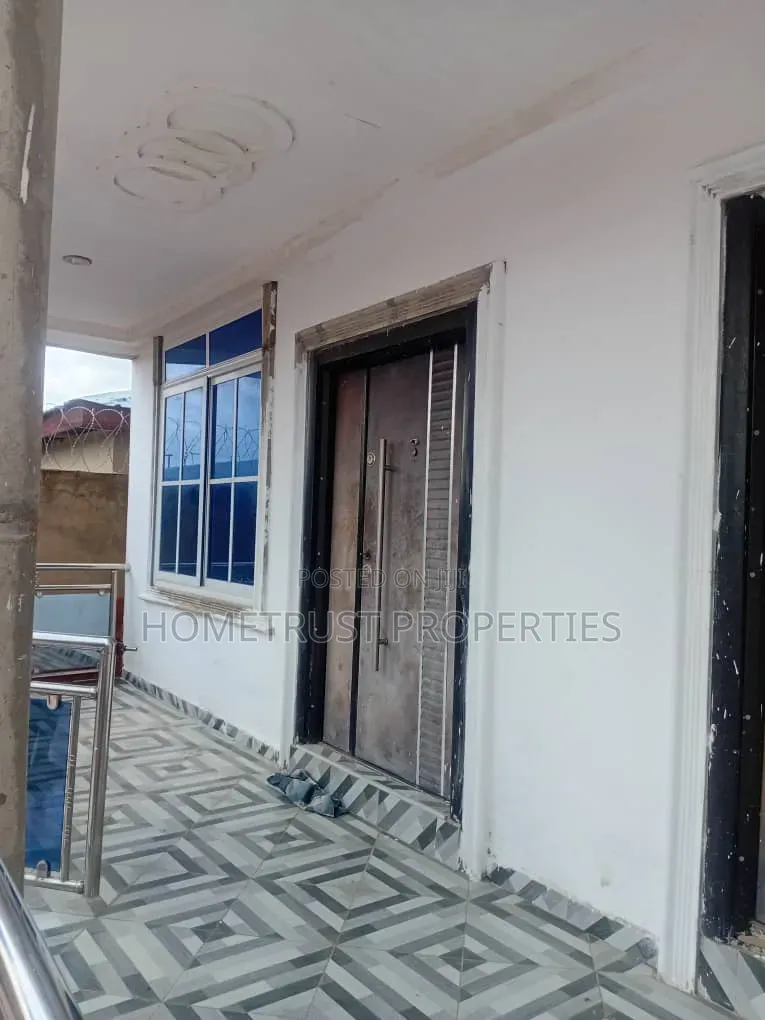 5bdrm Duplex in Amasaman Achiaman for sale