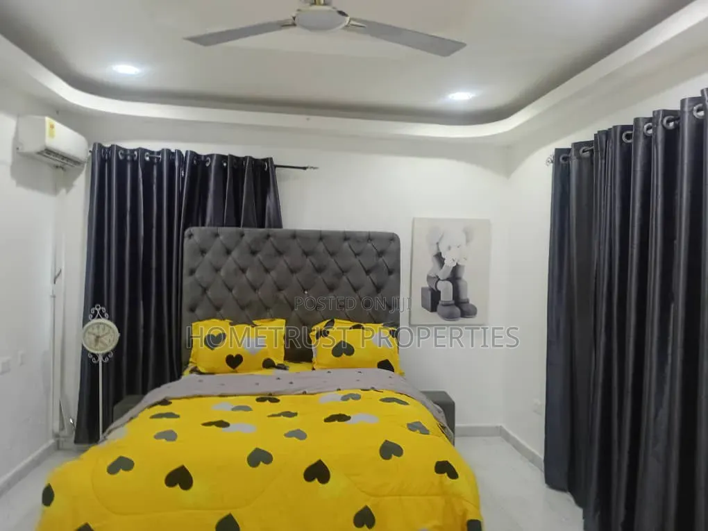 5bdrm Duplex in Amasaman Achiaman for sale
