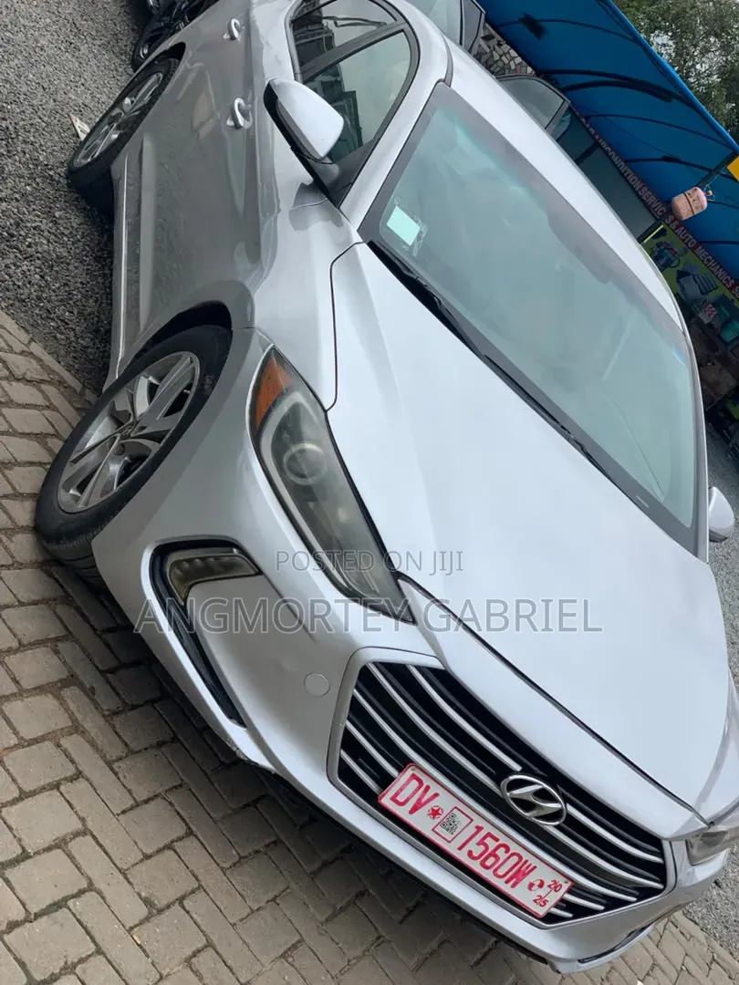 Hyundai Elantra 2018 Silver