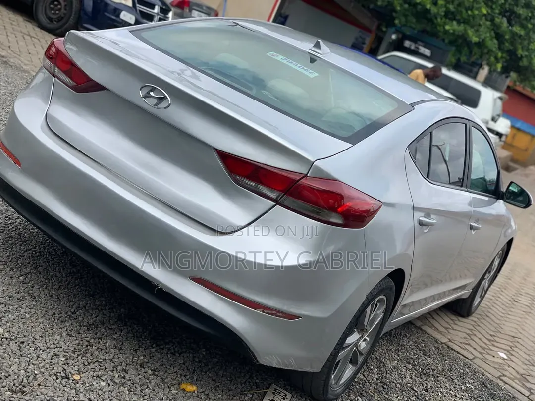 Hyundai Elantra 2018 Silver