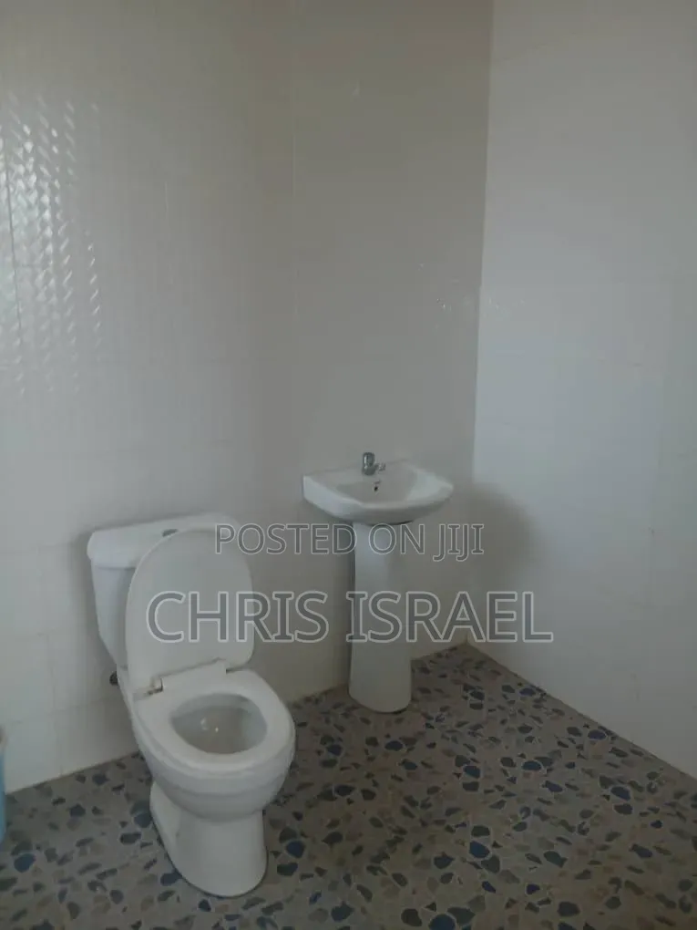 1bdrm Room & Parlour in Oyibi Estate, Kas Valley Area for rent