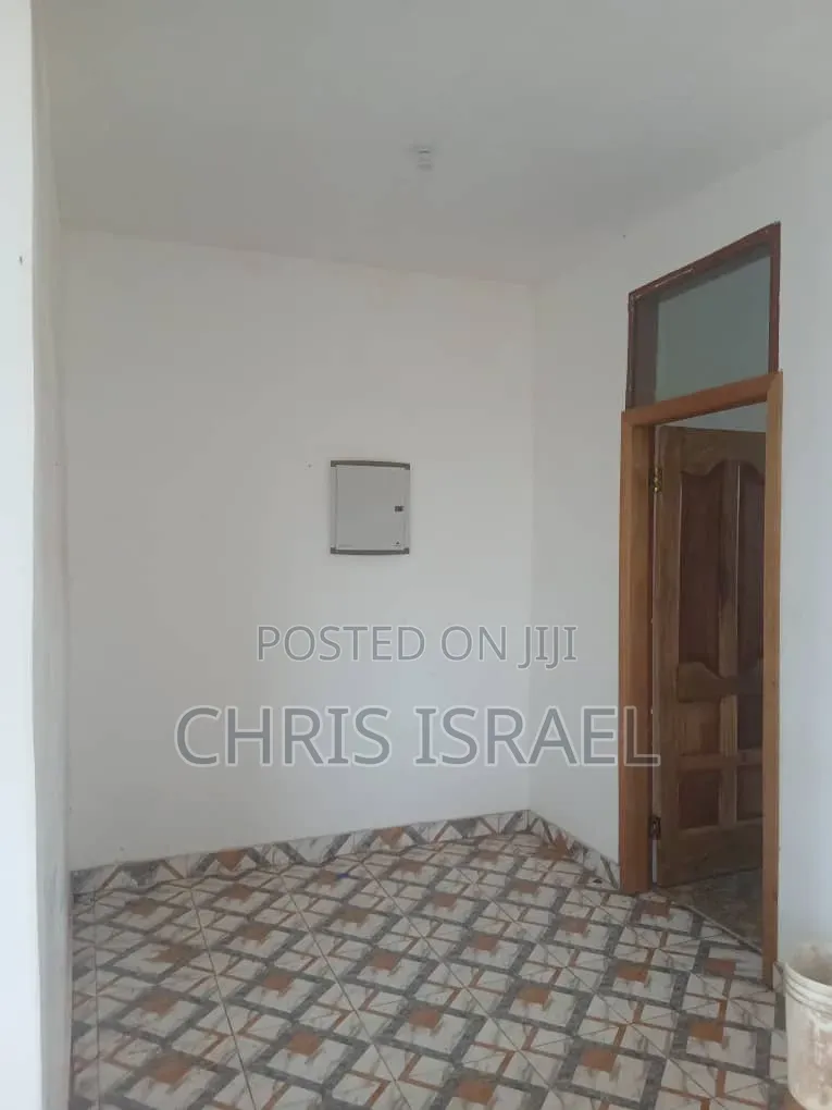 1bdrm Room & Parlour in Oyibi Estate, Kas Valley Area for rent