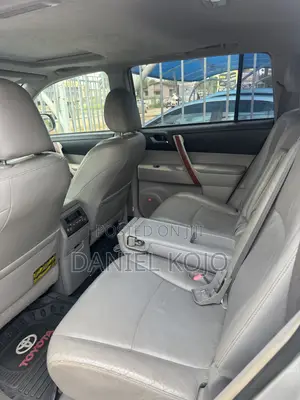 Toyota Highlander SE 2011 Silver