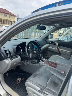 Toyota Highlander SE 2011 Silver