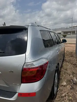 Toyota Highlander SE 2011 Silver