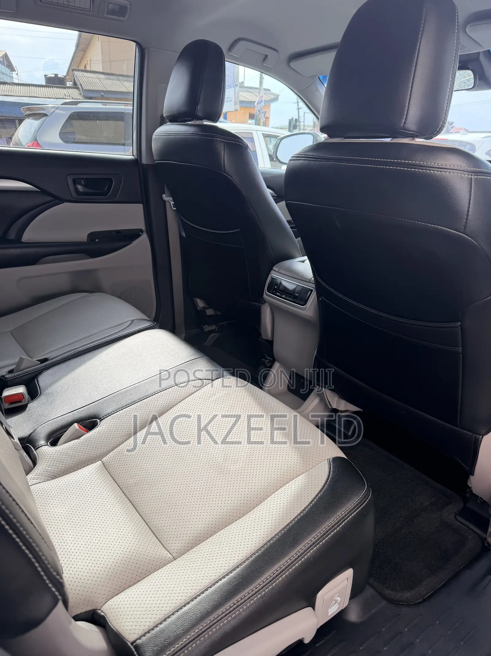 Toyota Highlander LE 4x2 (2.7L 4cyl 6A) 2018 Silver