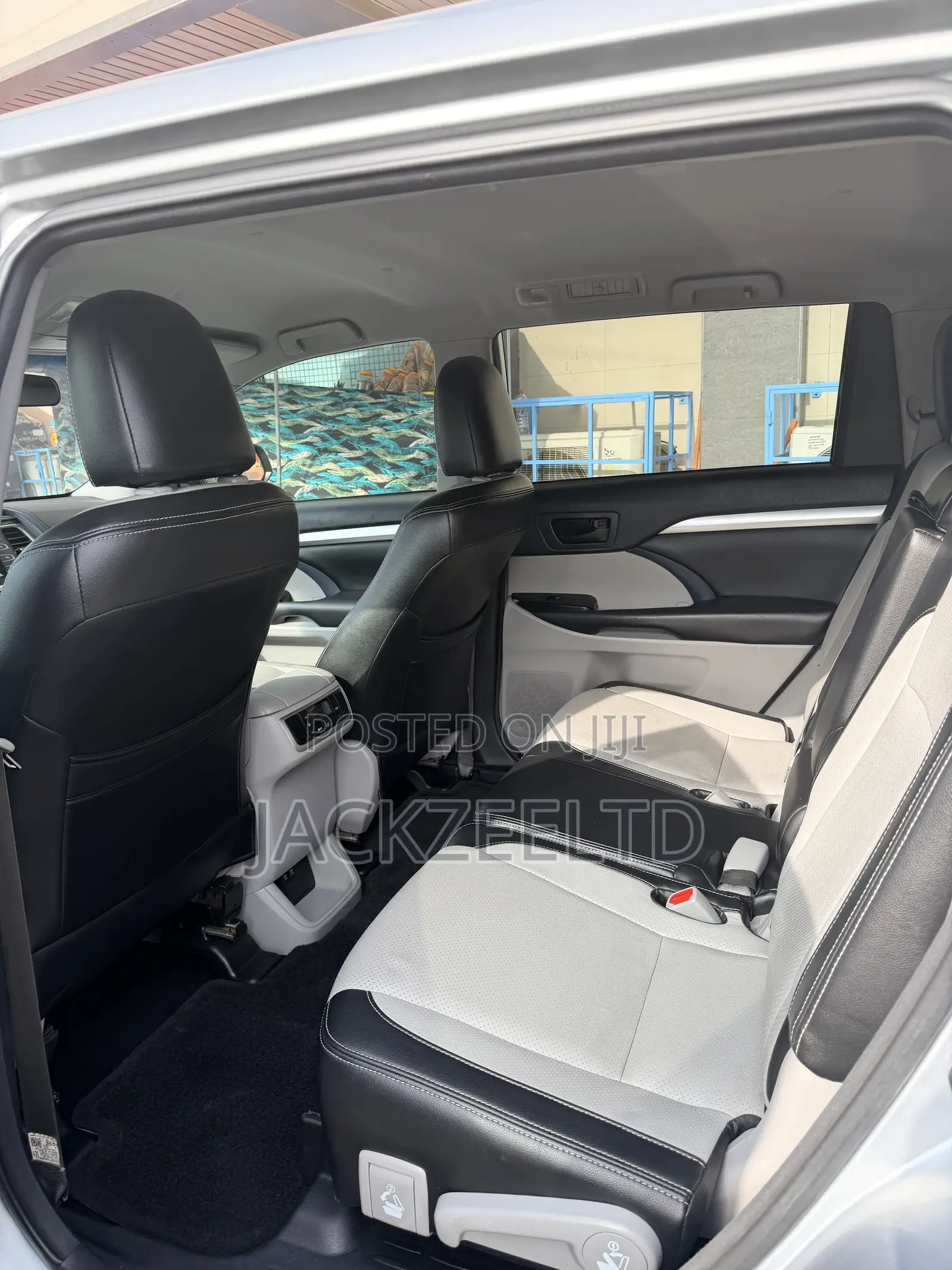 Toyota Highlander LE 4x2 (2.7L 4cyl 6A) 2018 Silver