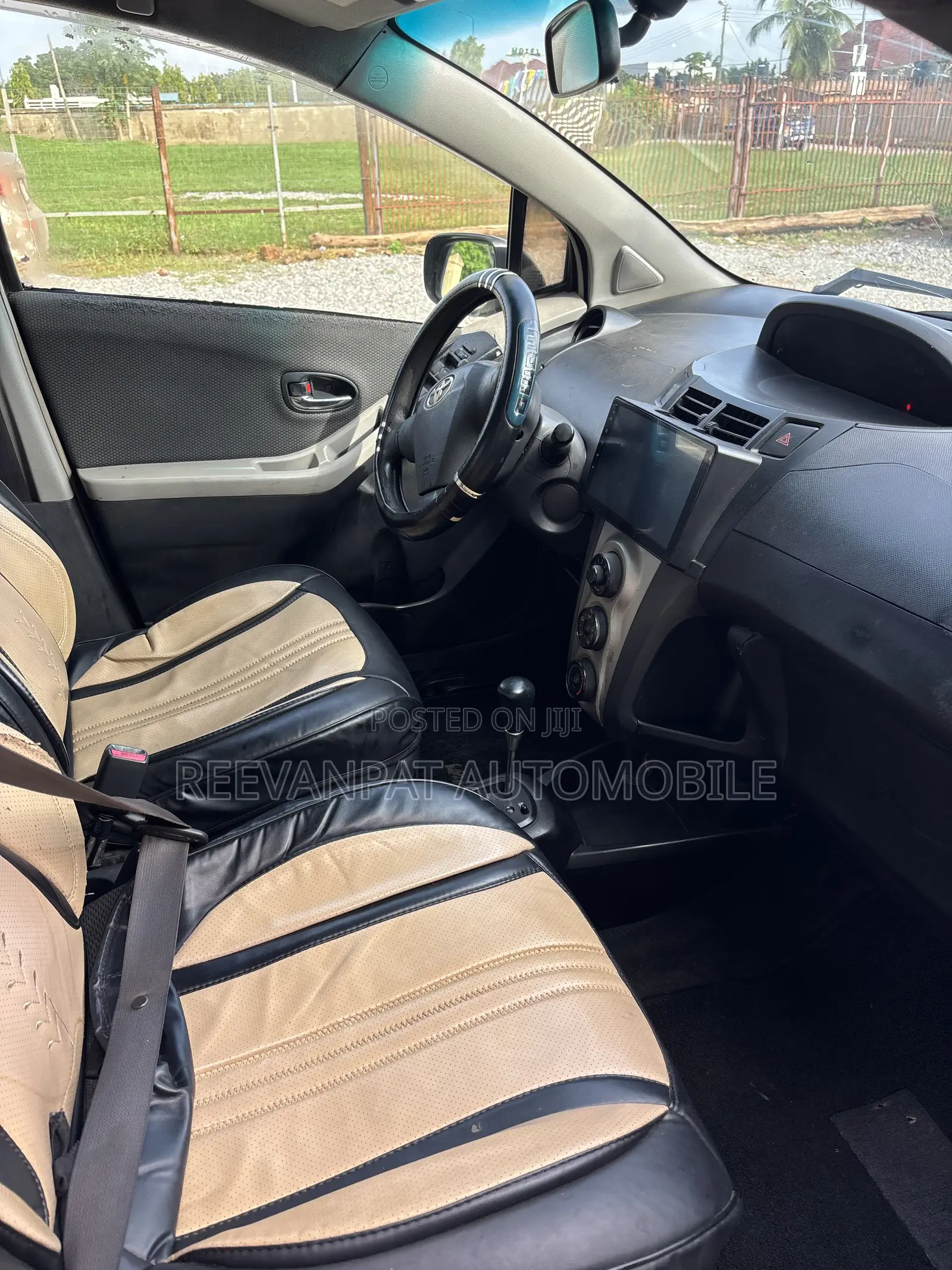 Toyota Vitz 2010 Black