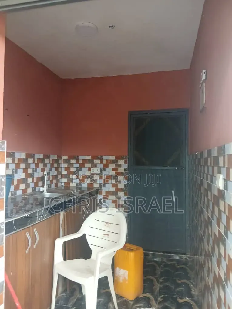 1bdrm Bedsitter in Oyibi Estate, Kas Valley Area for rent