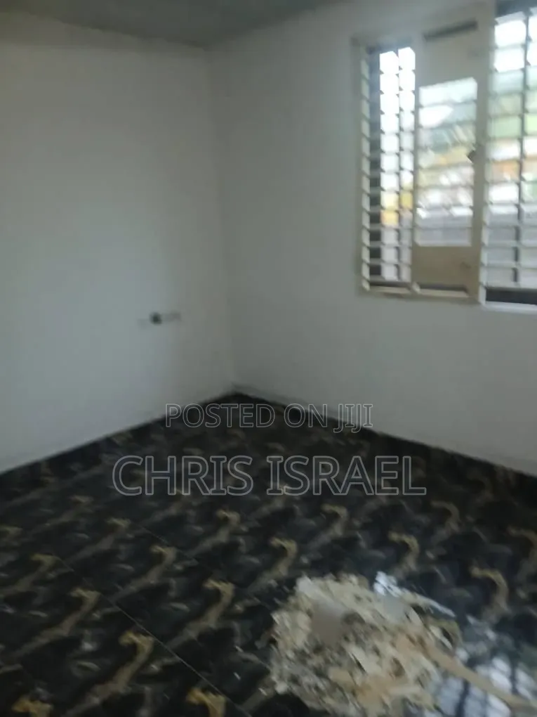 1bdrm Bedsitter in Oyibi Estate, Kas Valley Area for rent