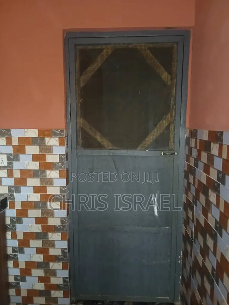 1bdrm Bedsitter in Oyibi Estate, Kas Valley Area for rent