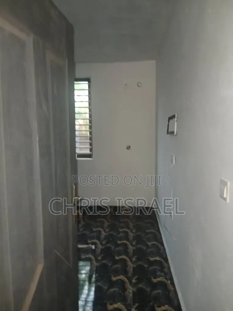 1bdrm Bedsitter in Oyibi Estate, Kas Valley Area for rent