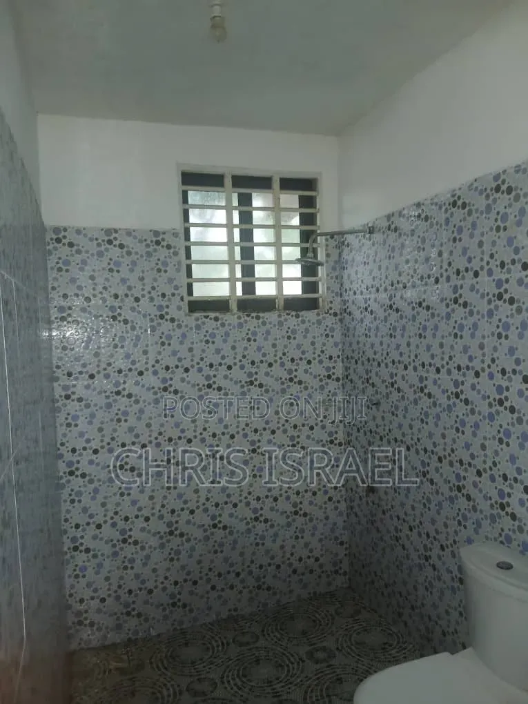 1bdrm Bedsitter in Oyibi Estate, Kas Valley Area for rent