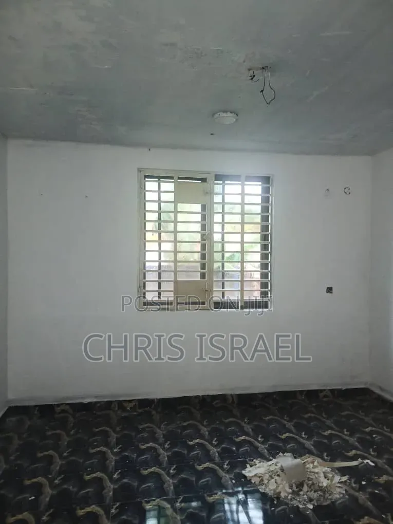 1bdrm Bedsitter in Oyibi Estate, Kas Valley Area for rent