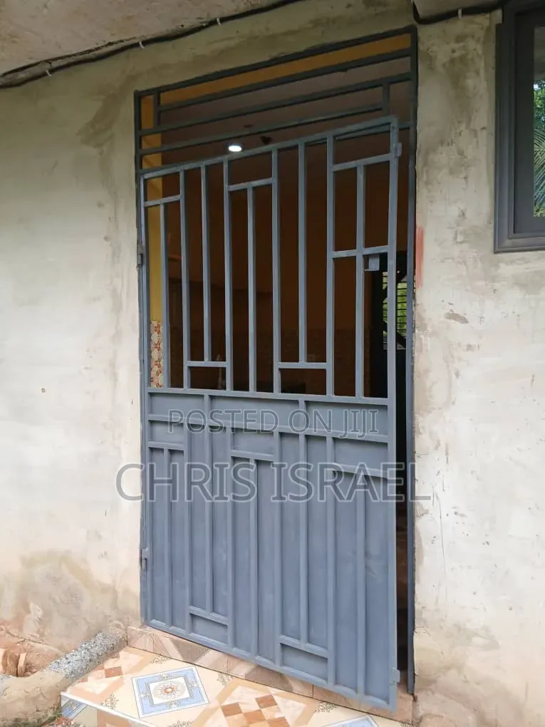 1bdrm Bedsitter in Oyibi Estate, Kas Valley Area for rent