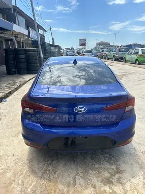Hyundai Elantra Limited Sedan FWD (2.0L 4cyl 6A) 2017 Blue