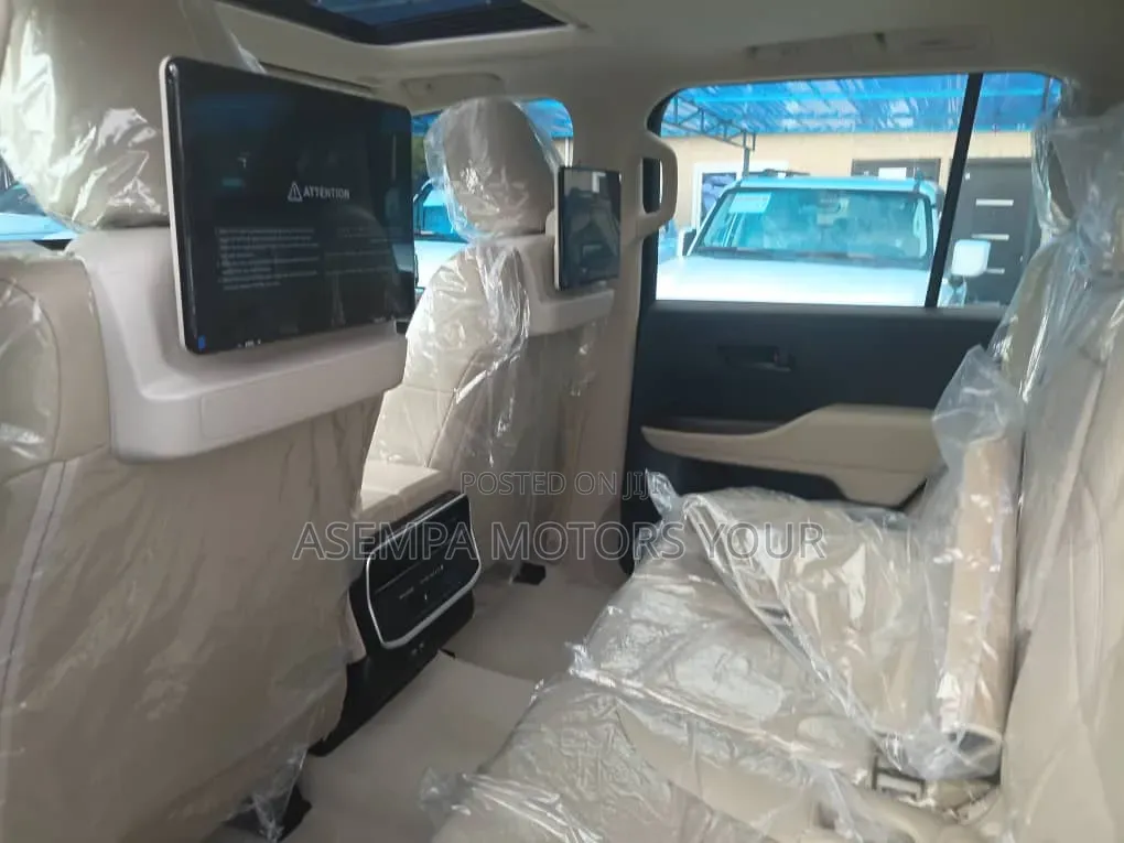 New Toyota Land Cruiser LC250 2025 Black