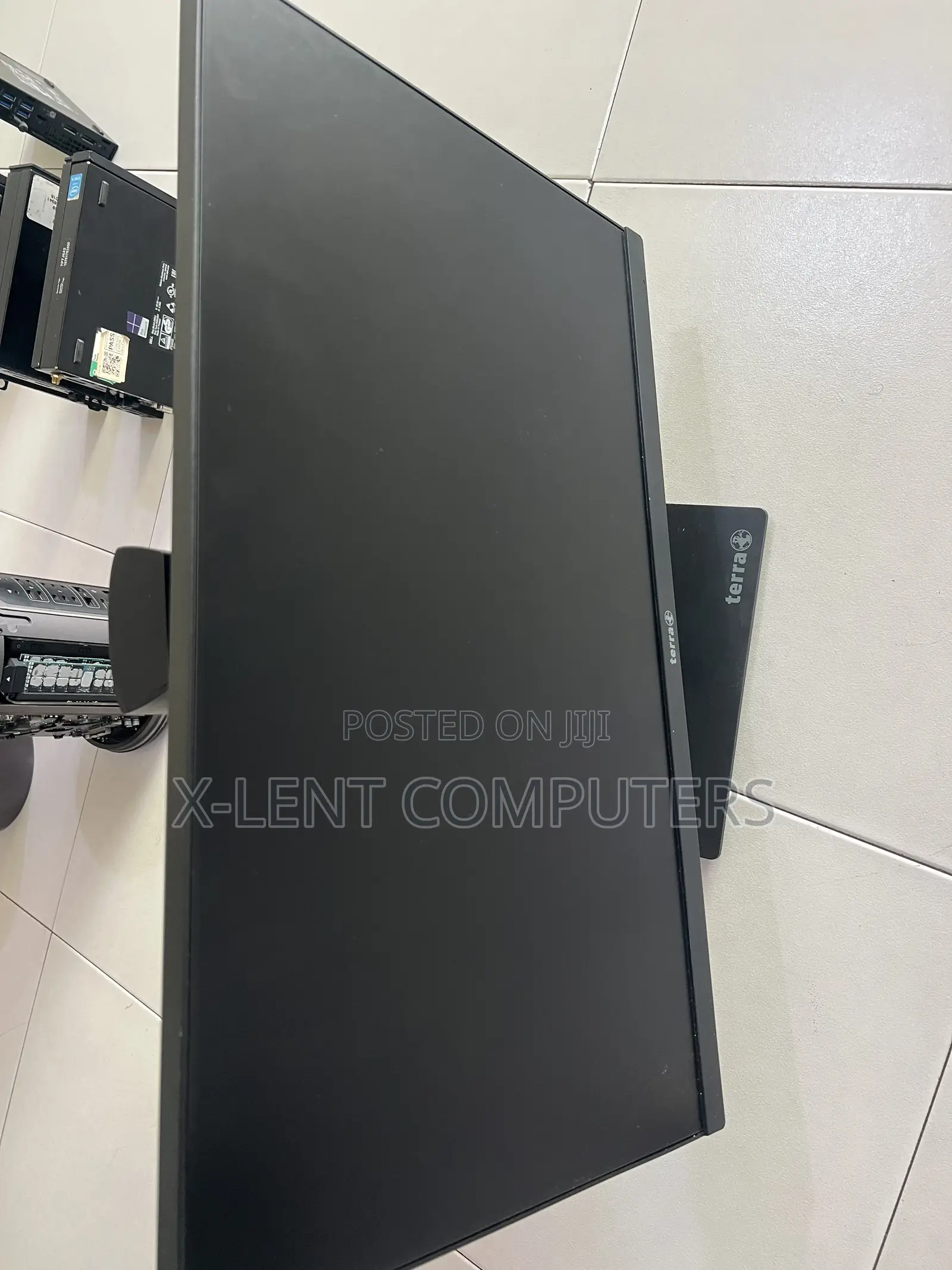 Monitor Edgeless