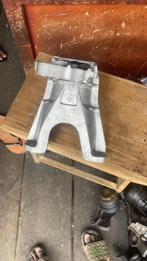 Engine Seat for Honda Civic 1.5 and Accord 2.0