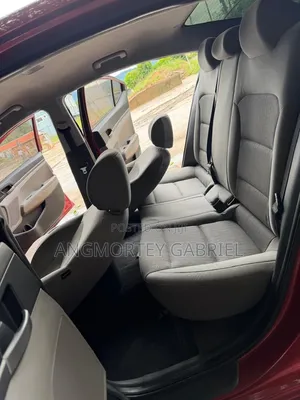 Hyundai Elantra 2017 Red