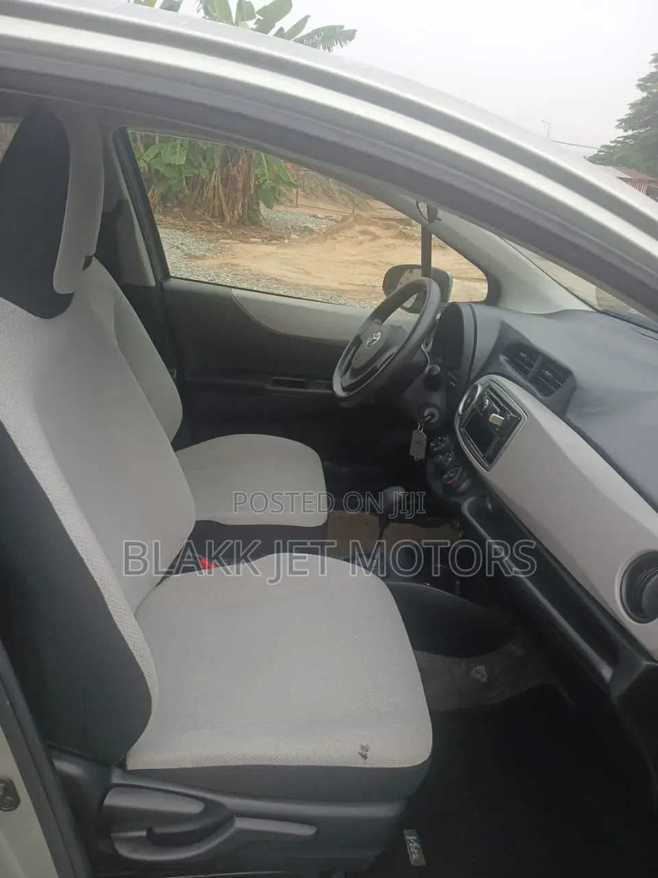 Toyota Vitz 2012 Teal