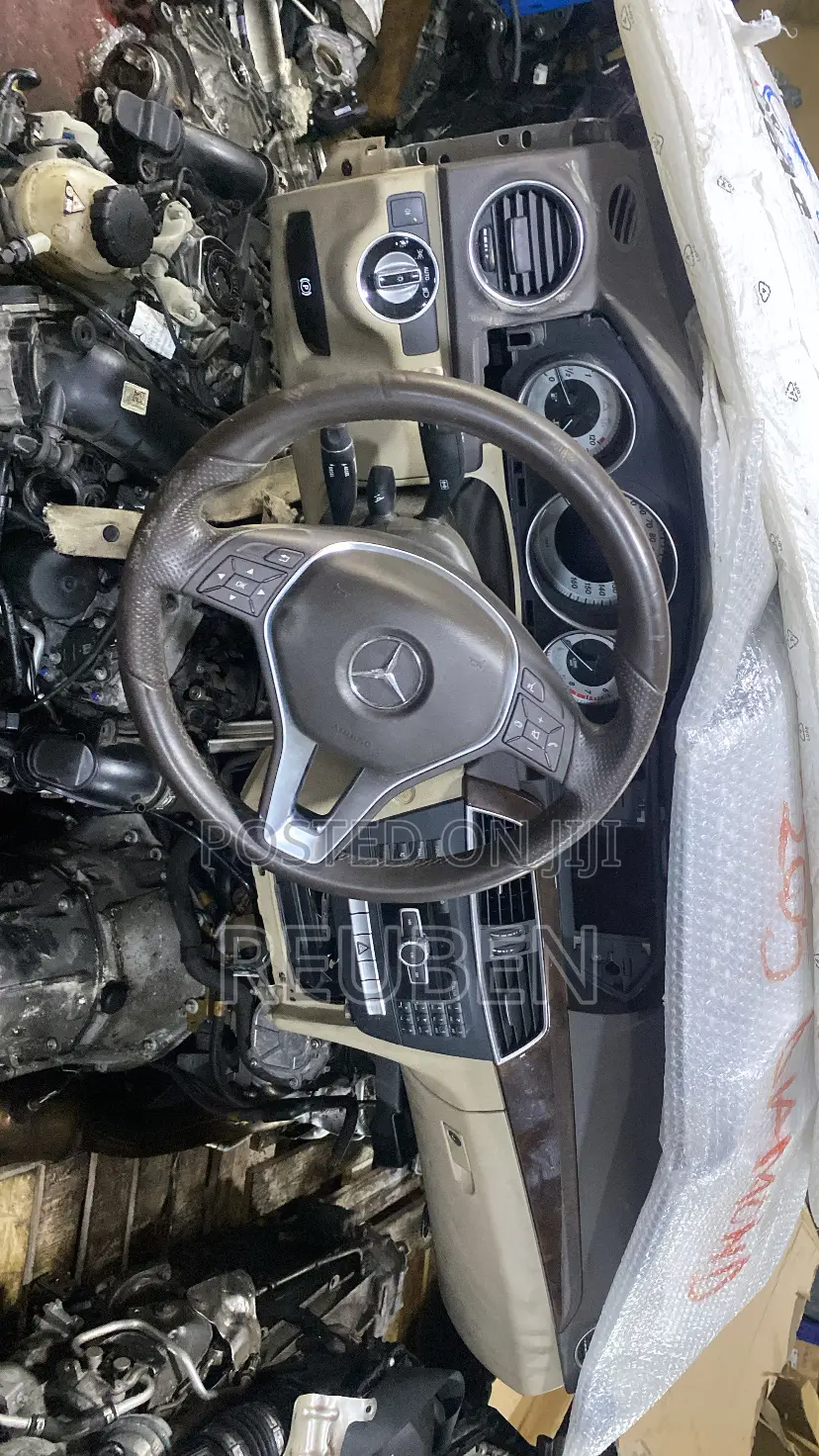 Mercedes Benz C250 Dashboard and Accessories
