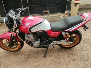 Honda CB 2025 Red