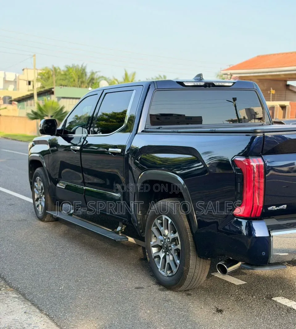 Toyota Tundra 2024 Black