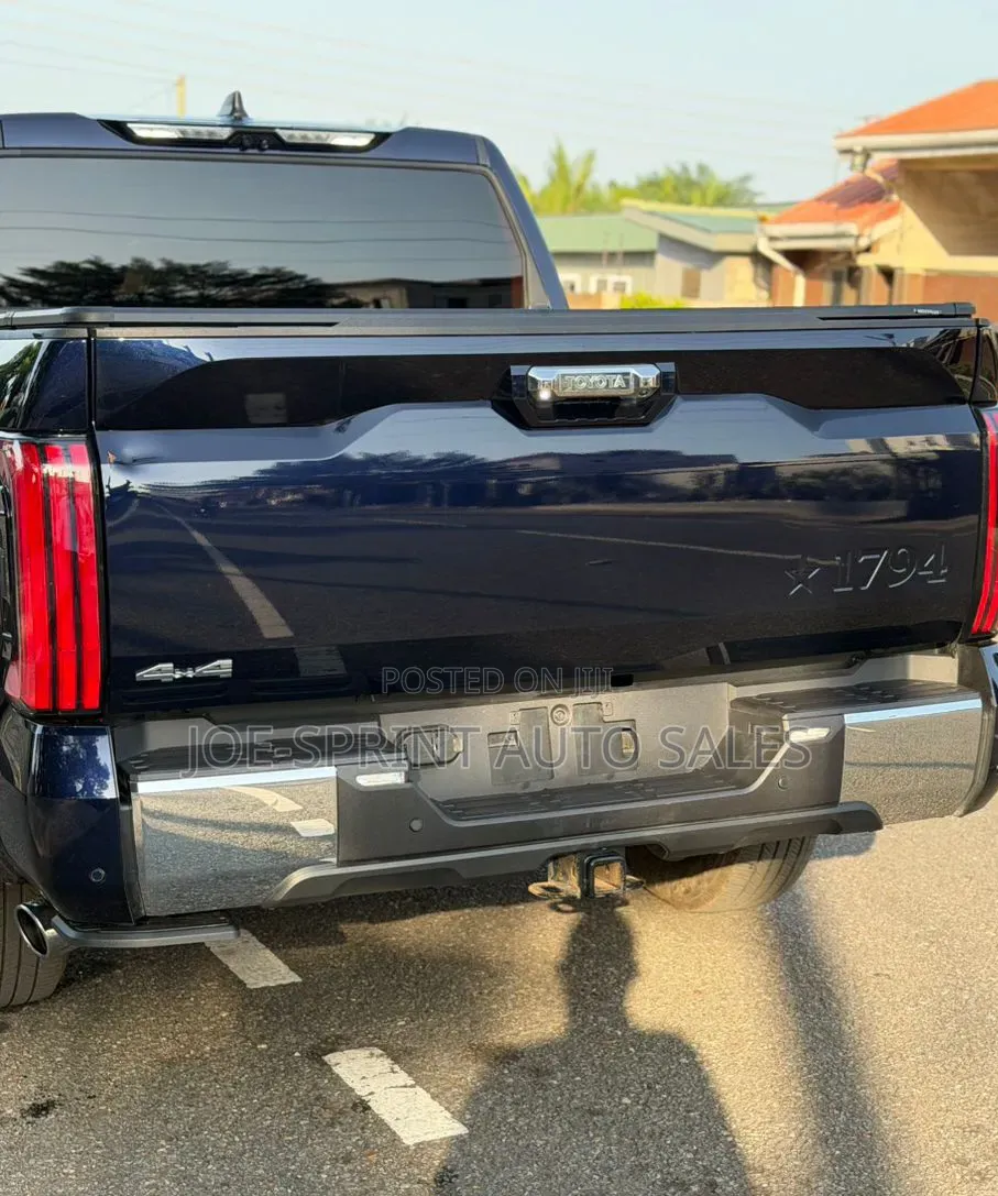 Toyota Tundra 2024 Black
