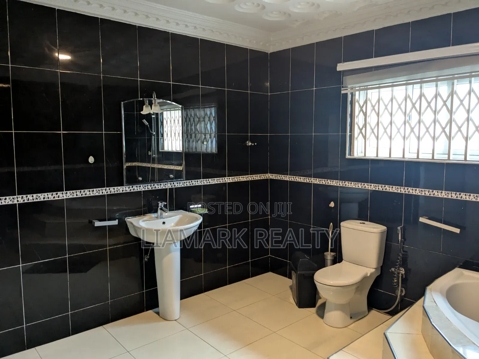 Furnished 6bdrm House in Kumasi Metropolitan for rent
